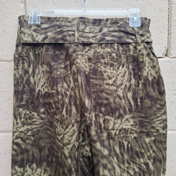 Good American | Upgrade Paperbag High Waist Ankle Trousers in Jungle01 Size 6 - Picture 11 of 14
